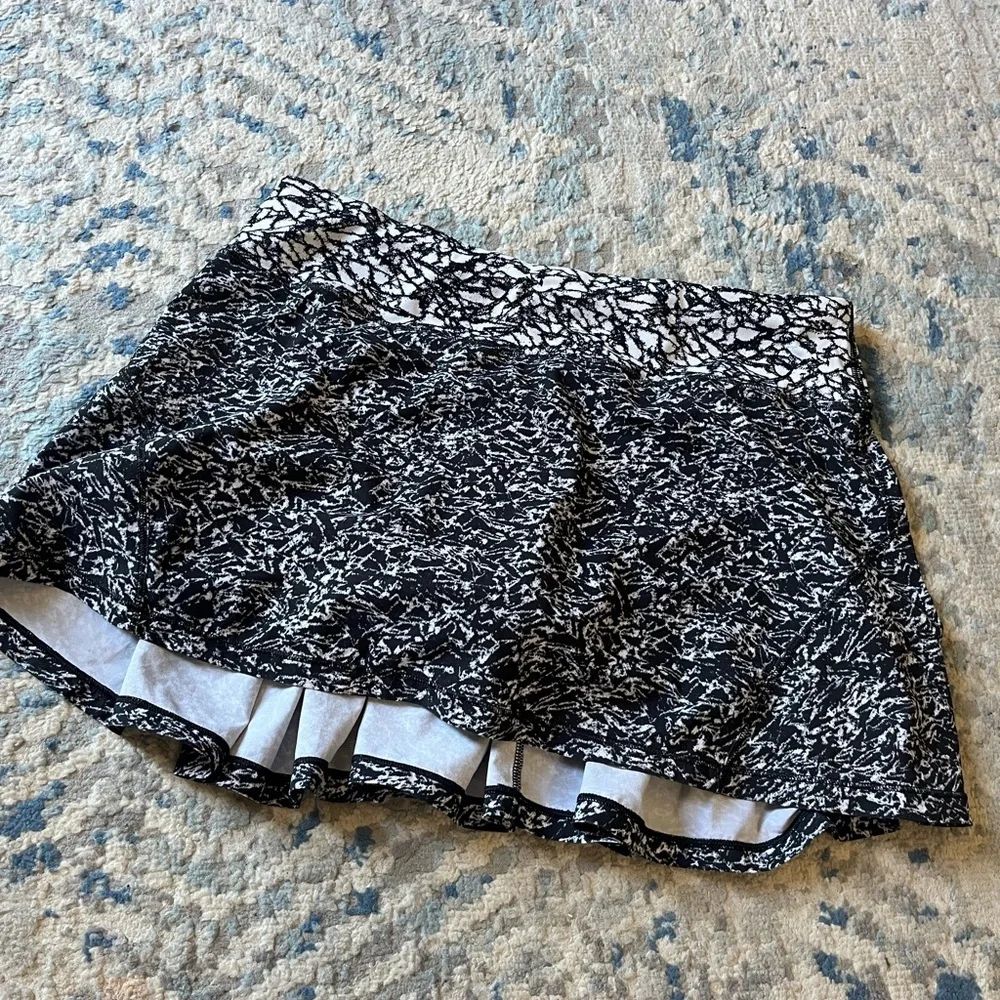 Lululemon Circuit Breaker Skirt ice wave size 6 - Picture 4 of 5